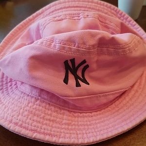 Pink NY Yankees fisherman hat